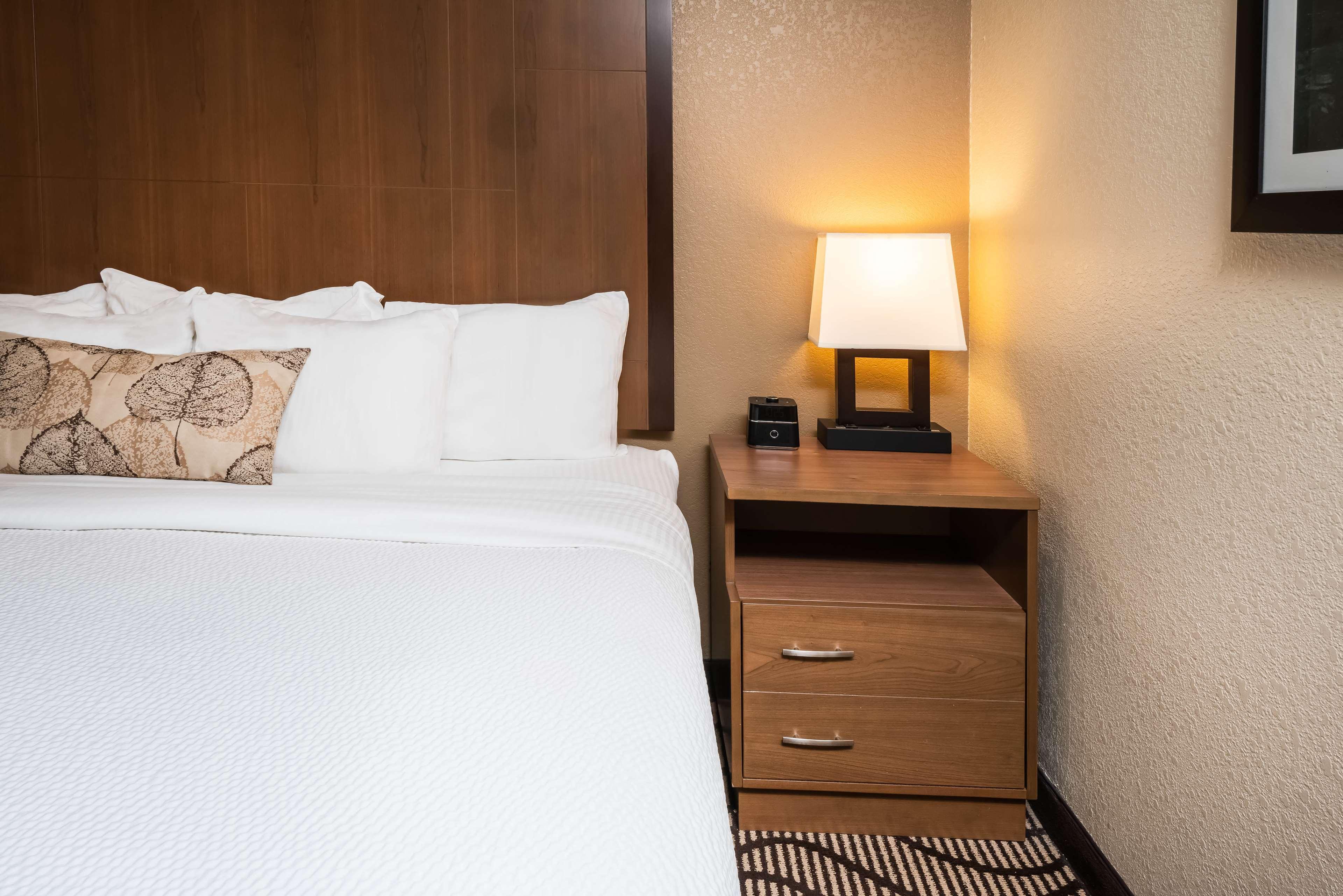 Best Western Plus Riverfront And 3*