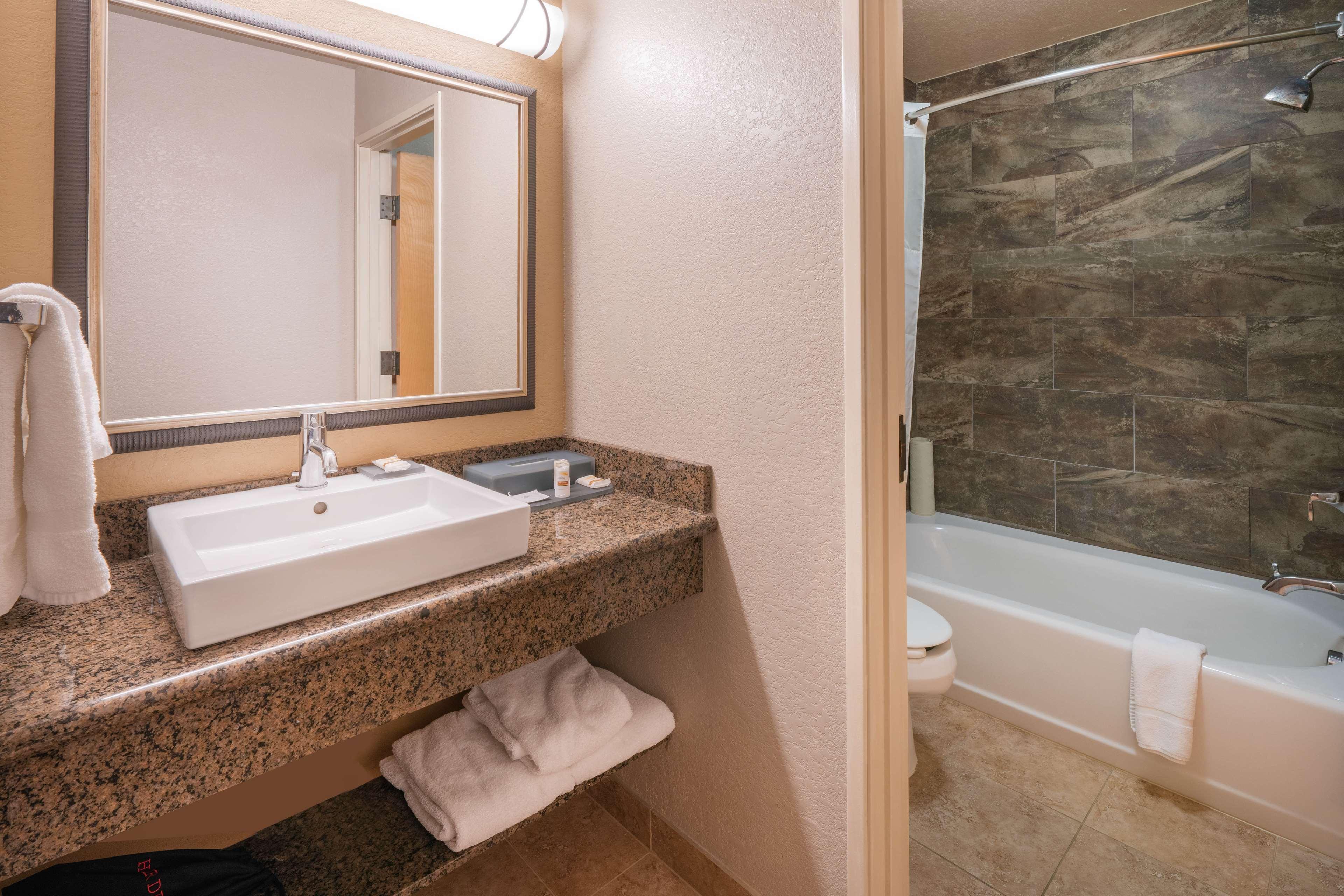 Best Western Plus Riverfront And 3*